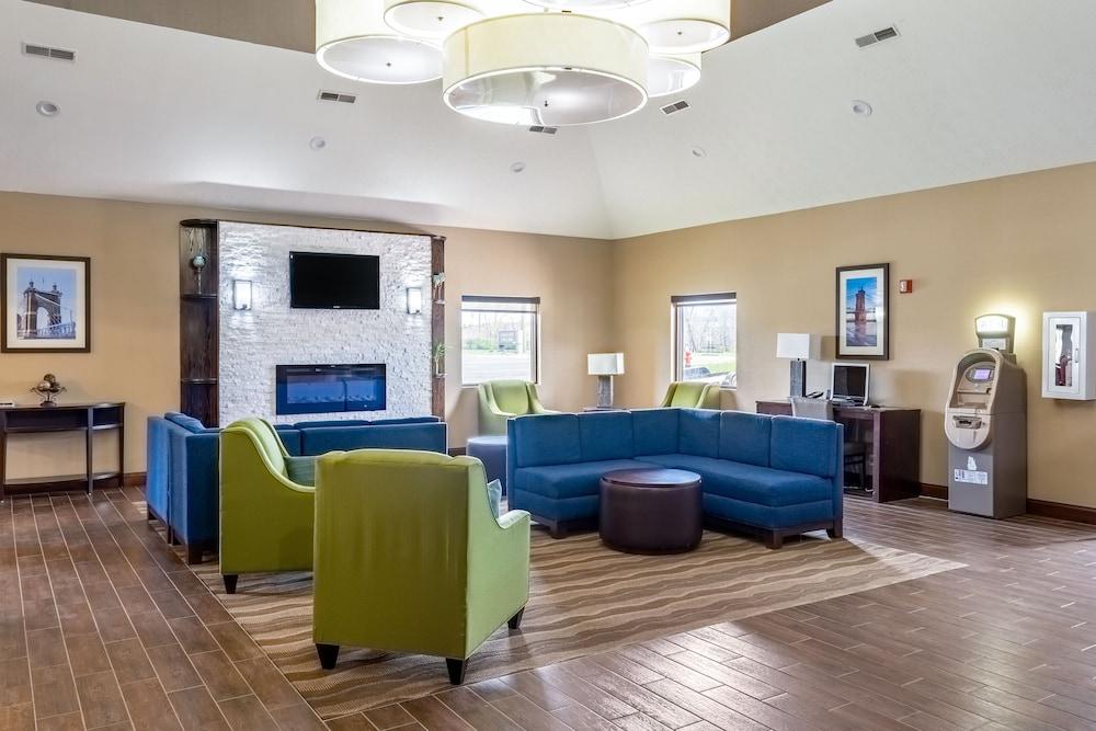 Comfort Inn & Suites Cincinnati Eastgate מראה חיצוני תמונה