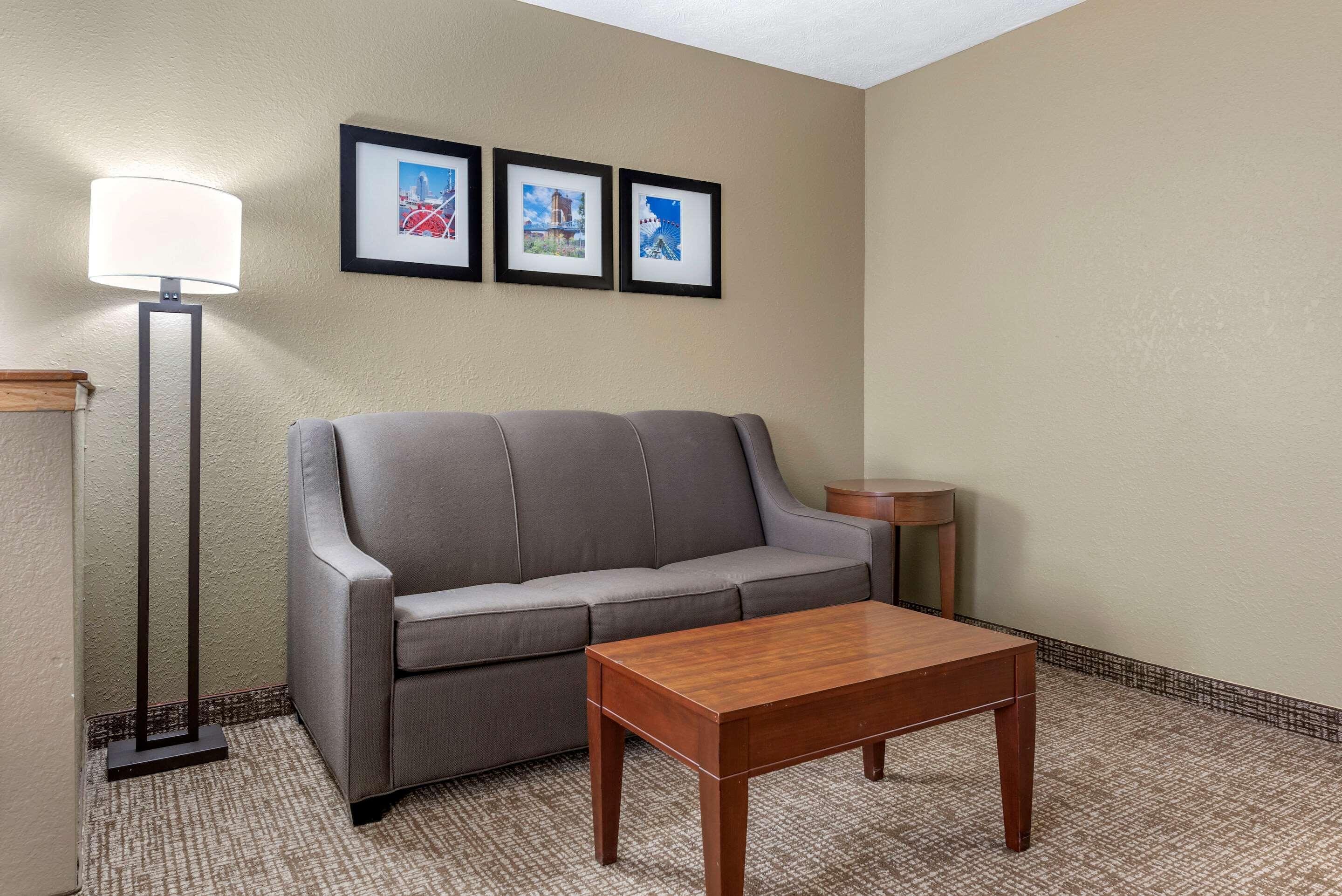 Comfort Inn & Suites Cincinnati Eastgate מראה חיצוני תמונה