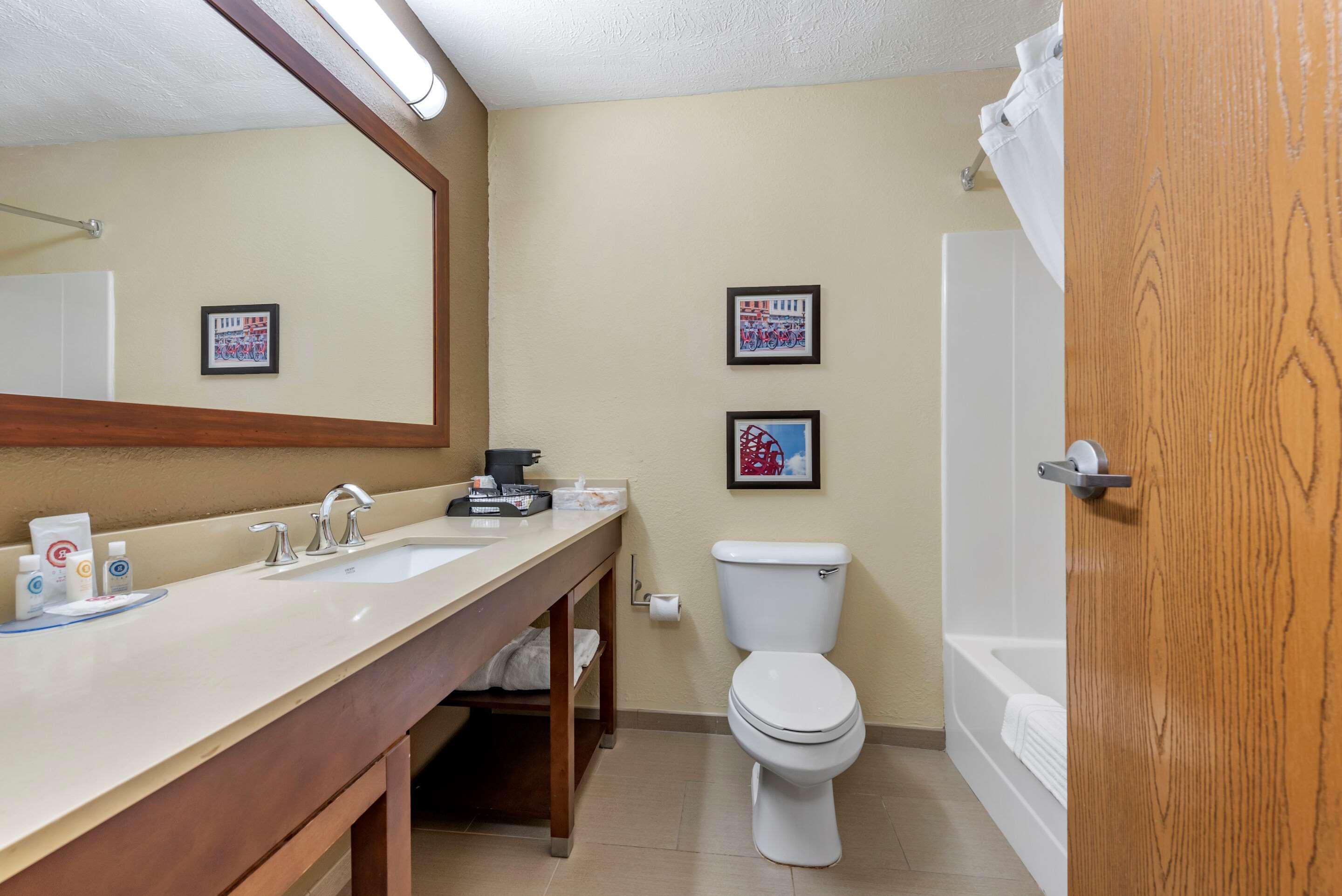 Comfort Inn & Suites Cincinnati Eastgate מראה חיצוני תמונה