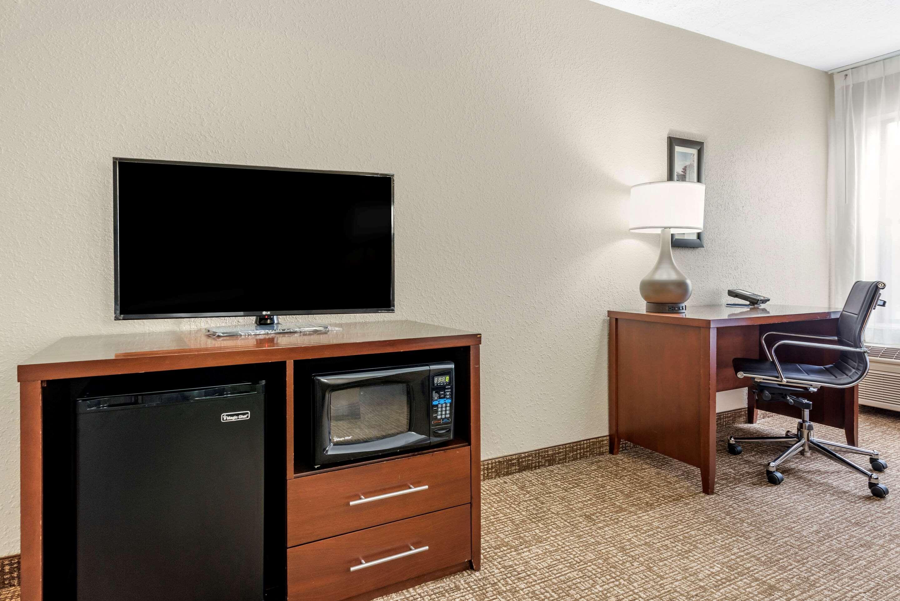 Comfort Inn & Suites Cincinnati Eastgate מראה חיצוני תמונה