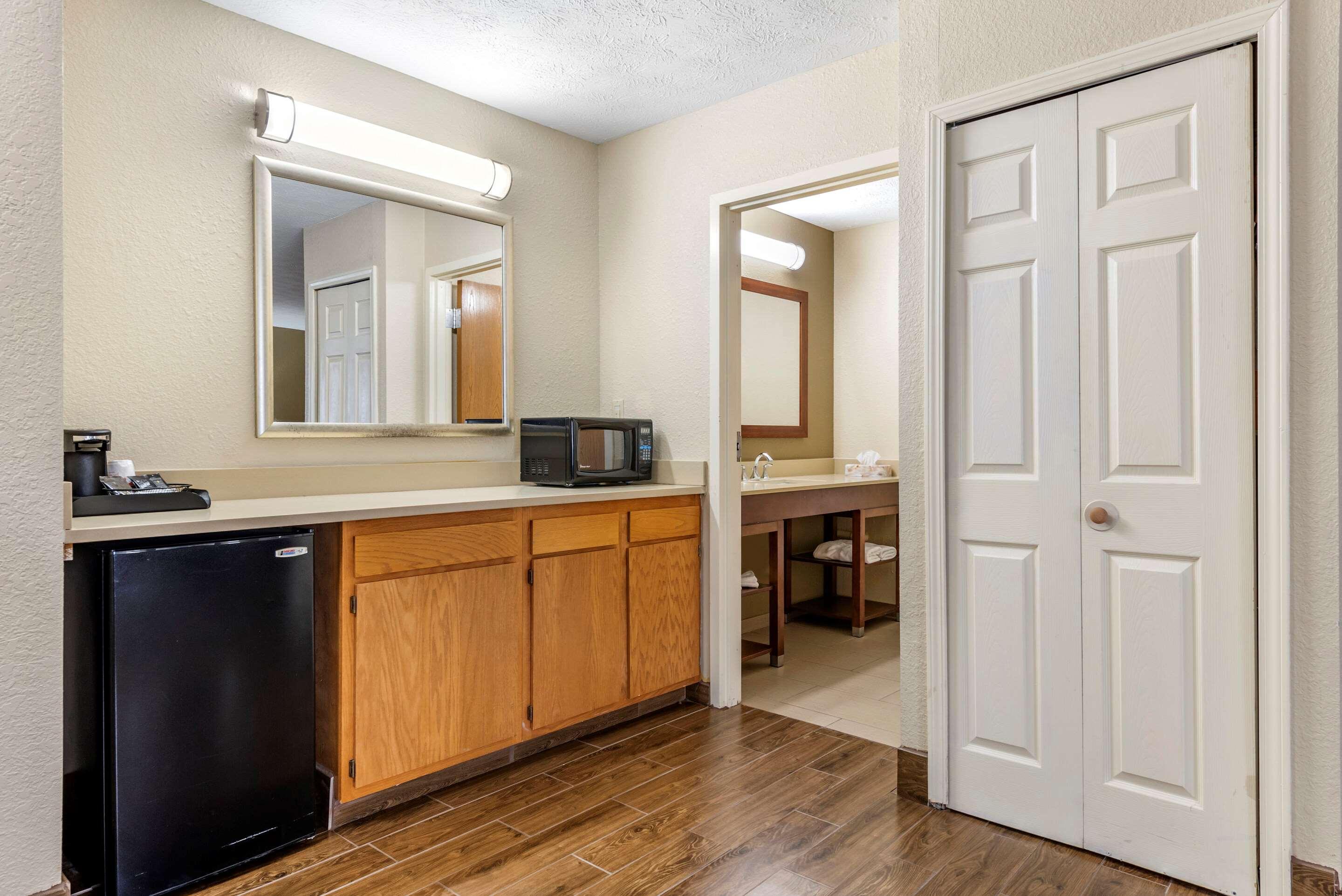 Comfort Inn & Suites Cincinnati Eastgate מראה חיצוני תמונה