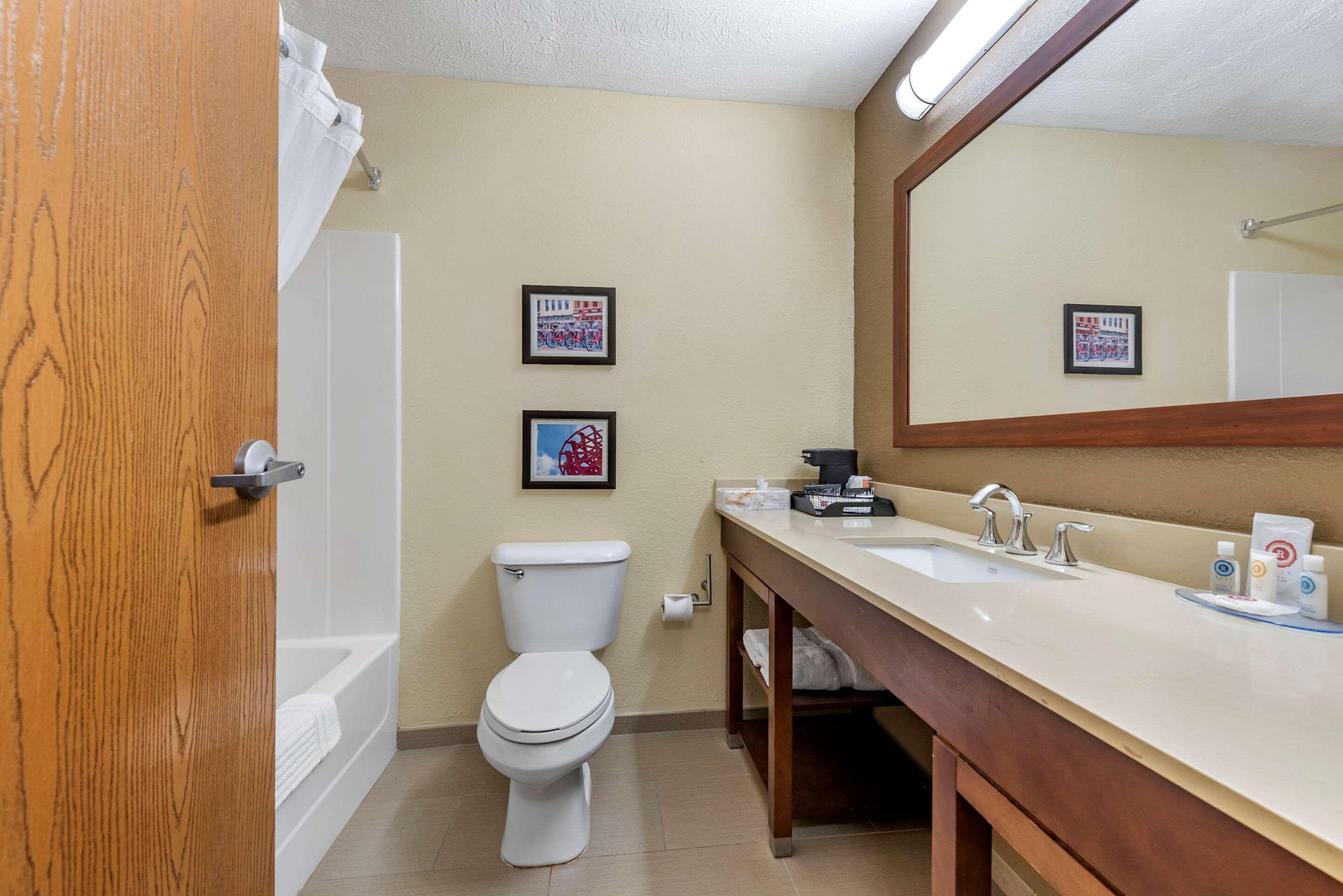 Comfort Inn & Suites Cincinnati Eastgate מראה חיצוני תמונה