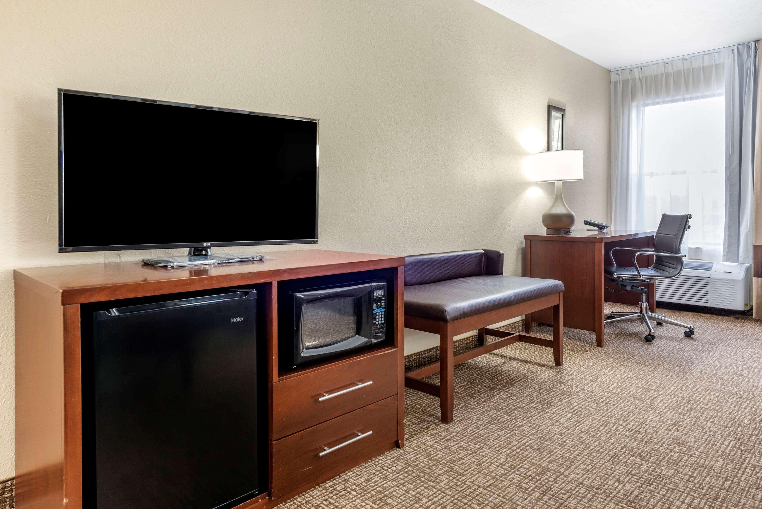 Comfort Inn & Suites Cincinnati Eastgate מראה חיצוני תמונה
