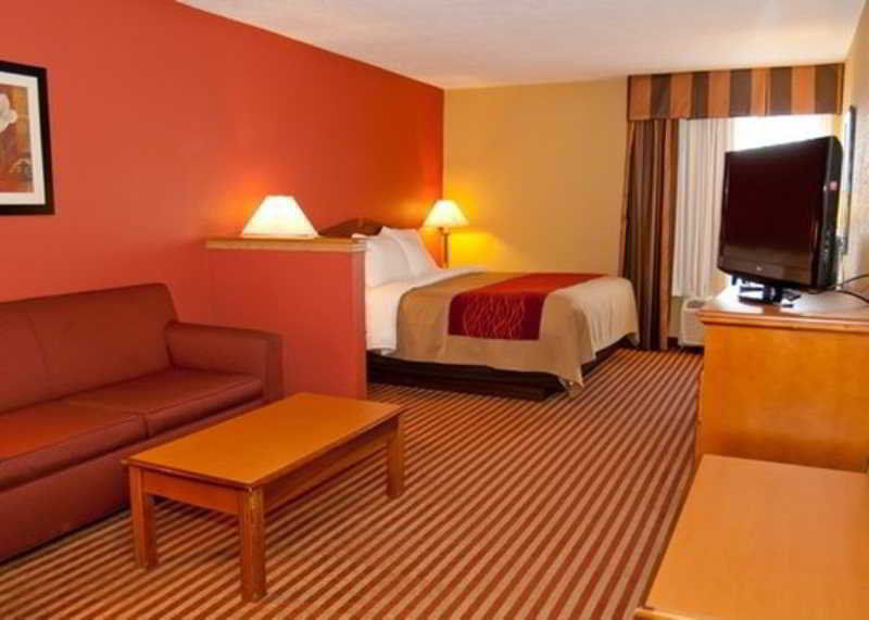 Comfort Inn & Suites Cincinnati Eastgate מראה חיצוני תמונה