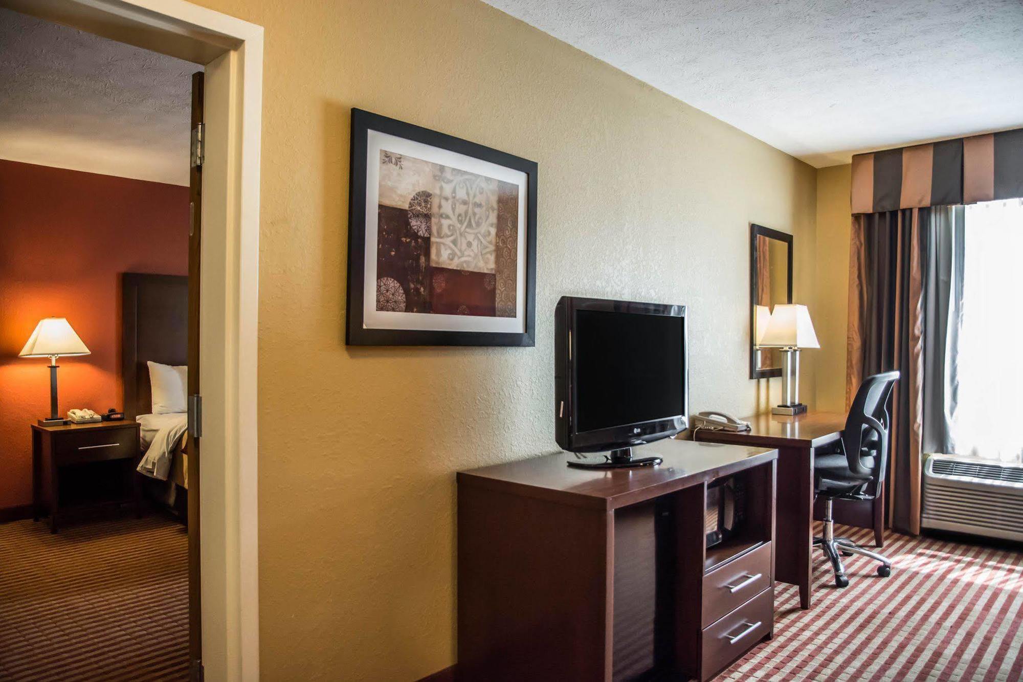 Comfort Inn & Suites Cincinnati Eastgate מראה חיצוני תמונה